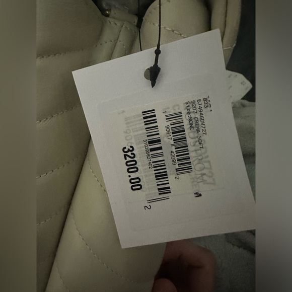 Yves saint Laurent LouLou medium shoulder bag in quilted leather - Picture 10 of 13